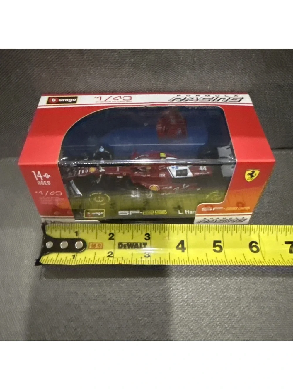 New BURAGO 18-36852-H FERRARI - F1 SF-25 TEAM SCUDERIA FERRARI L. Hamilton